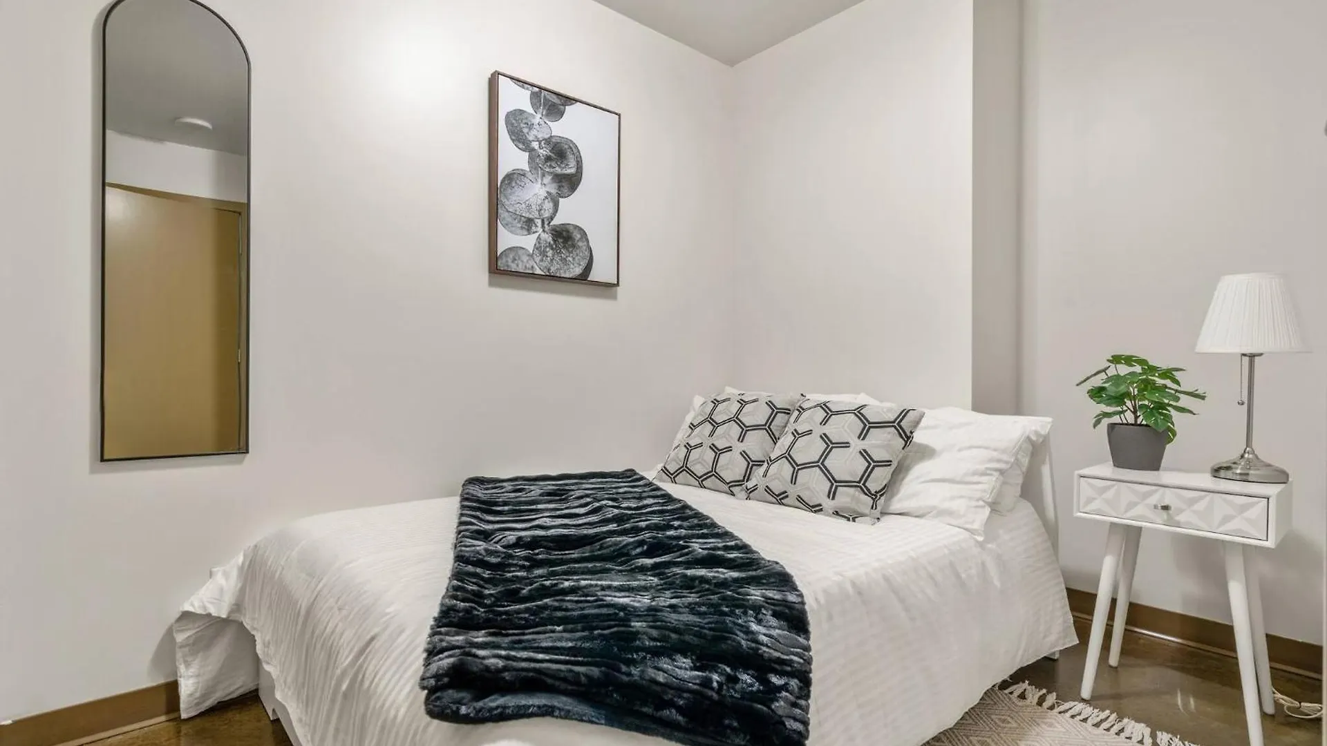 Apartment The Prime Downtown | Luxe Condo + Free Parking Calgary