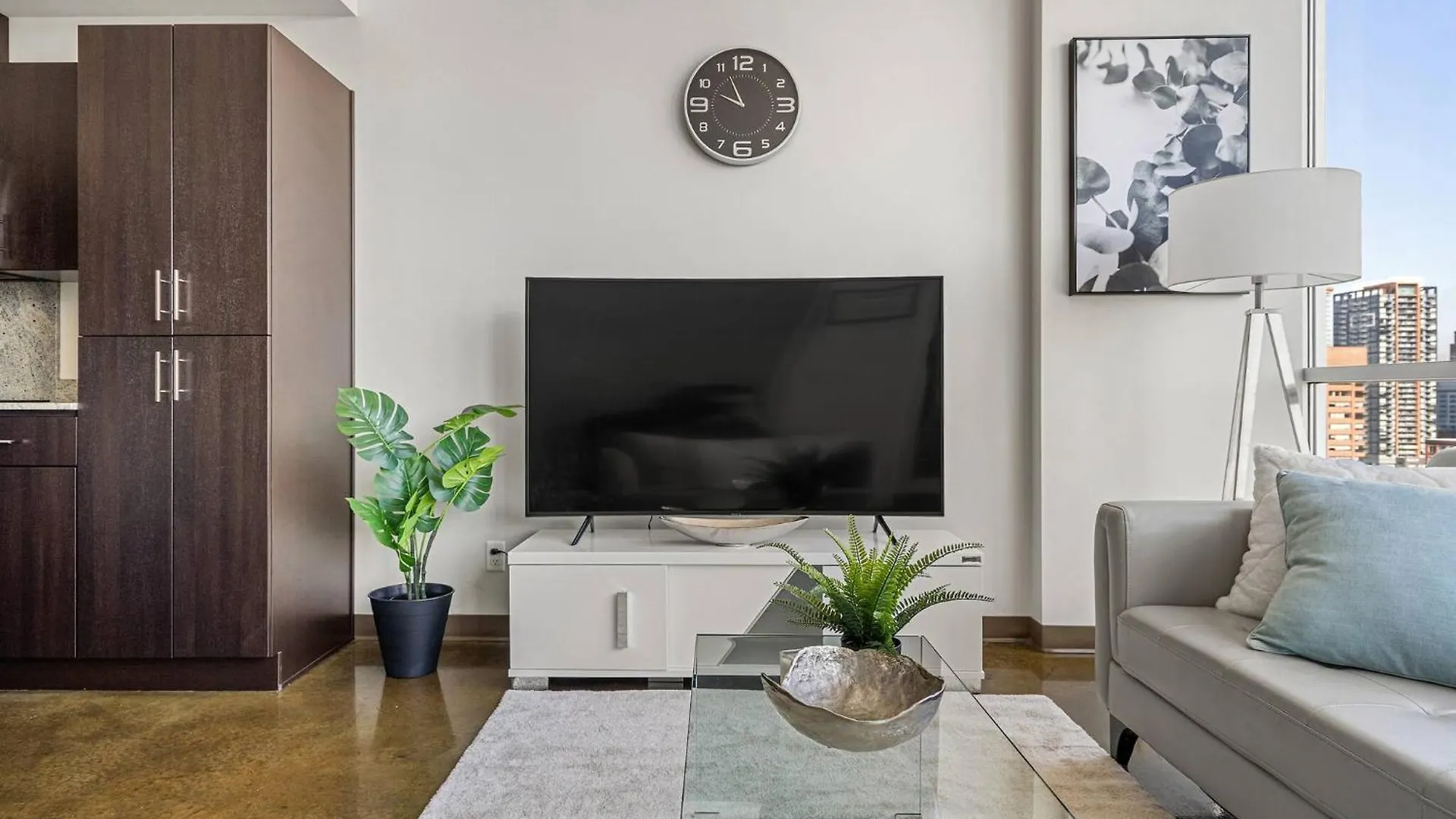 The Prime Downtown | Luxe Condo + Free Parking Calgary