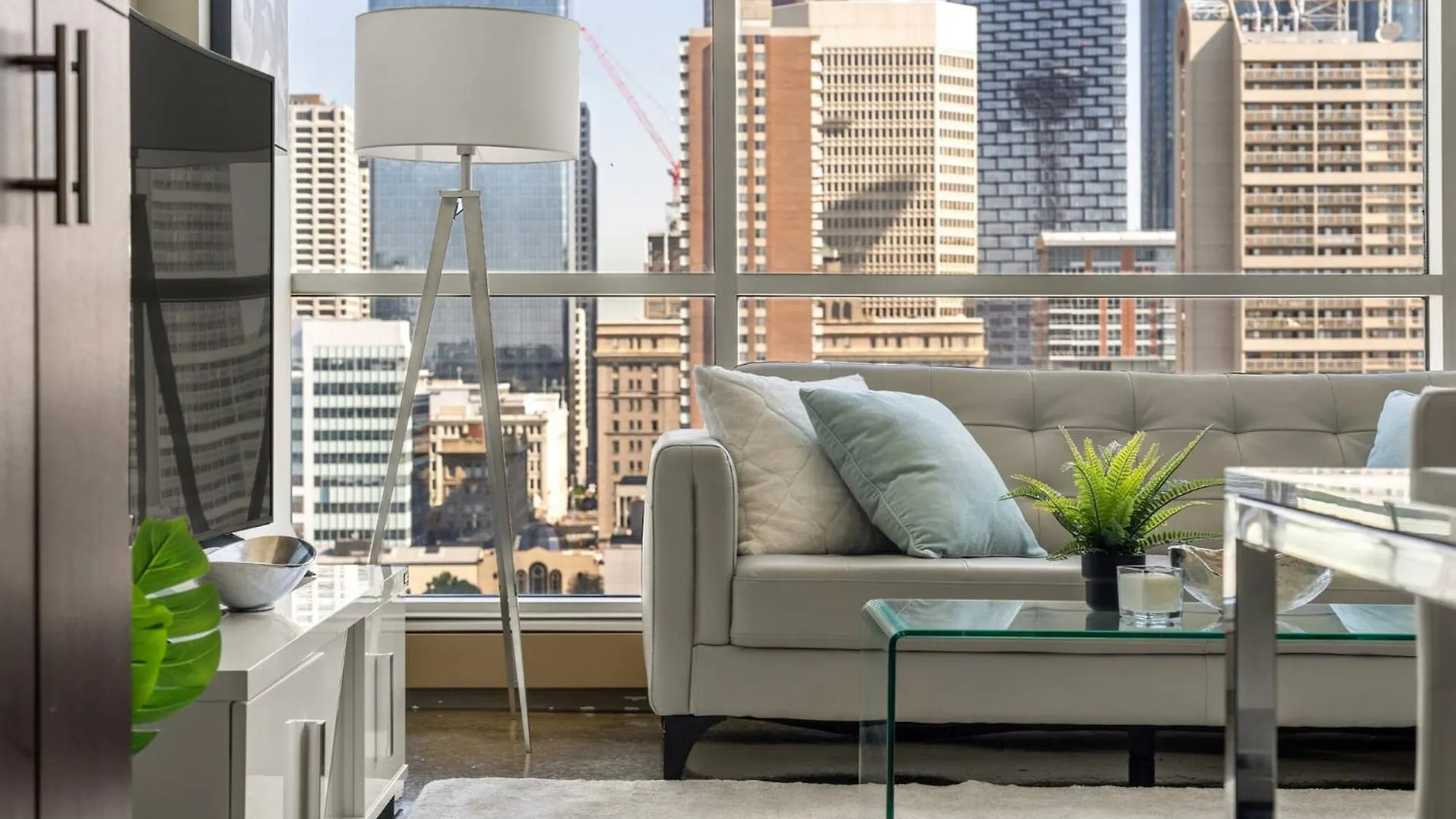 Apartment The Prime Downtown | Luxe Condo + Free Parking Calgary