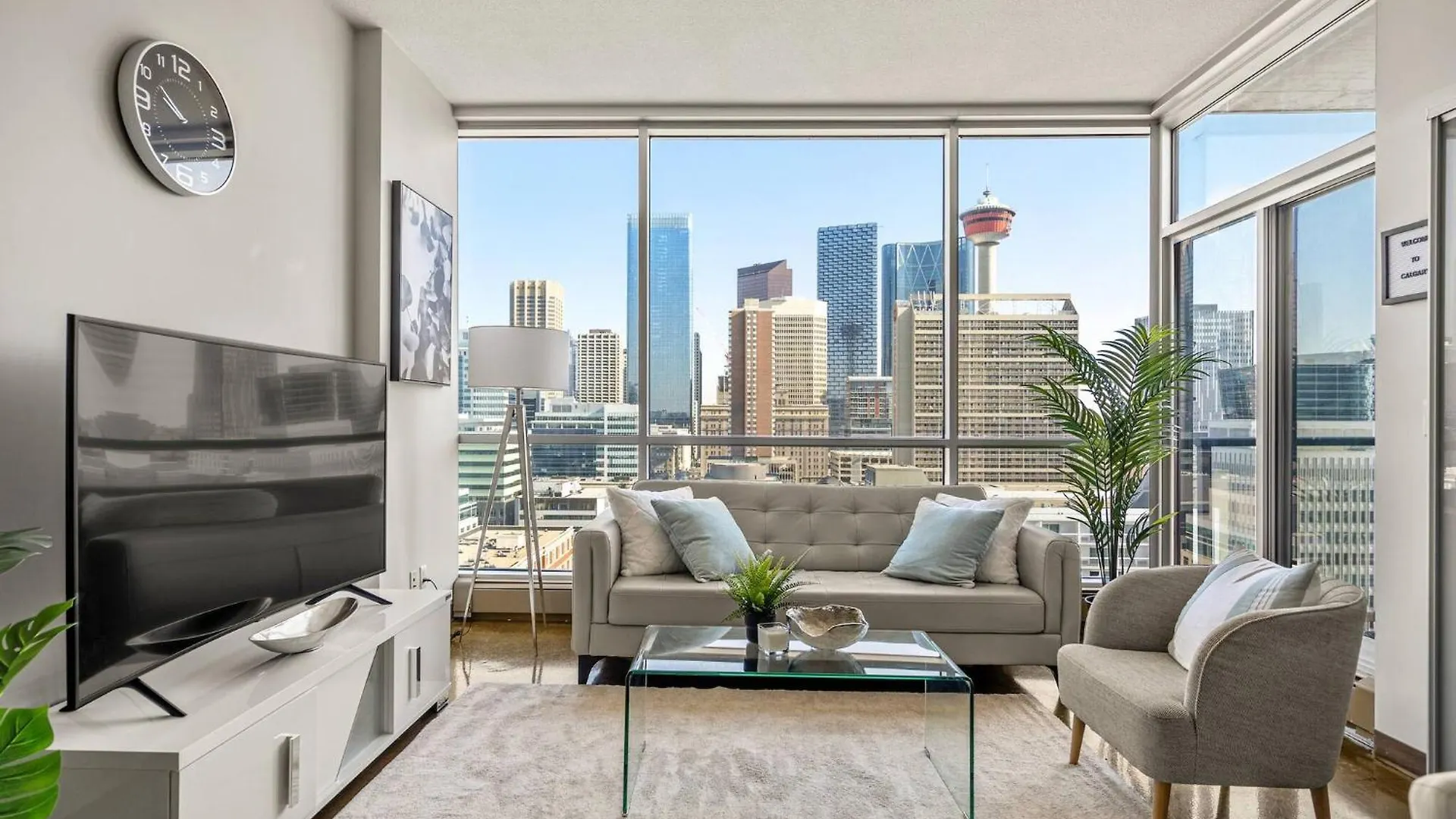 The Prime Downtown | Luxe Condo + Free Parking Calgary